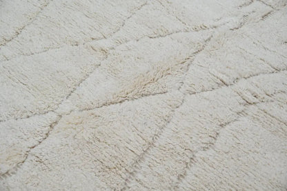 Cream-colored plush woolen beni ouarain rug with textured diamond pattern moroccan handmade traditional design
