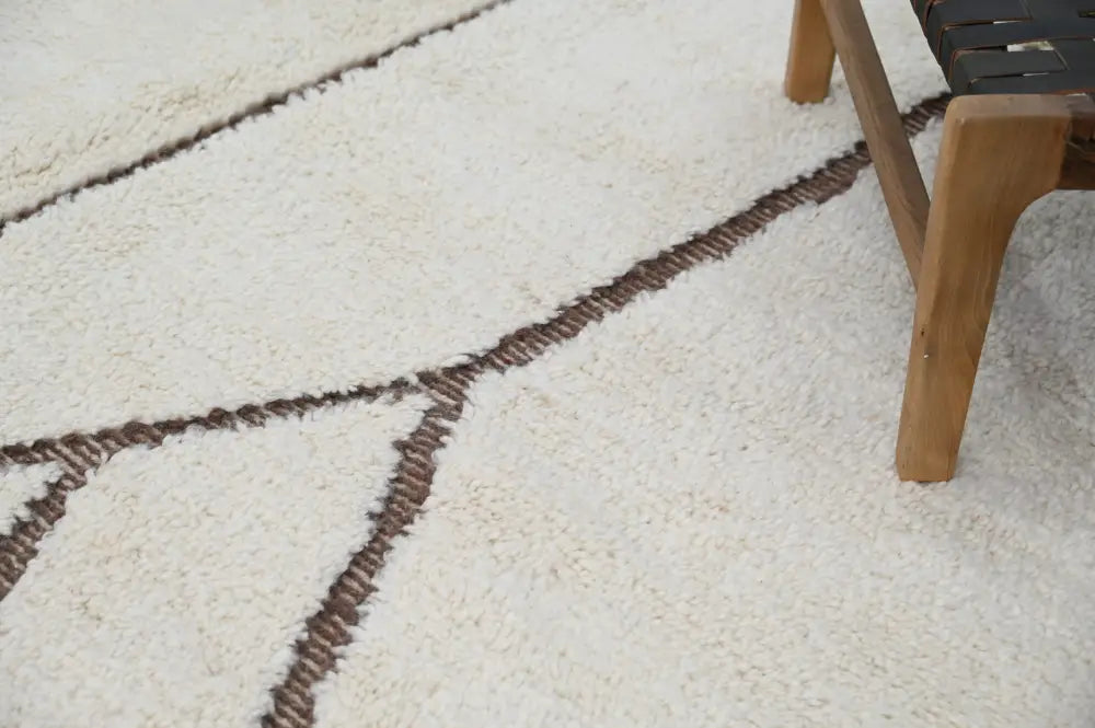 Cream-colored plush shag beni ouarain rug with thick brown geometric stitching moroccan handmade traditional 300 x 210 cm