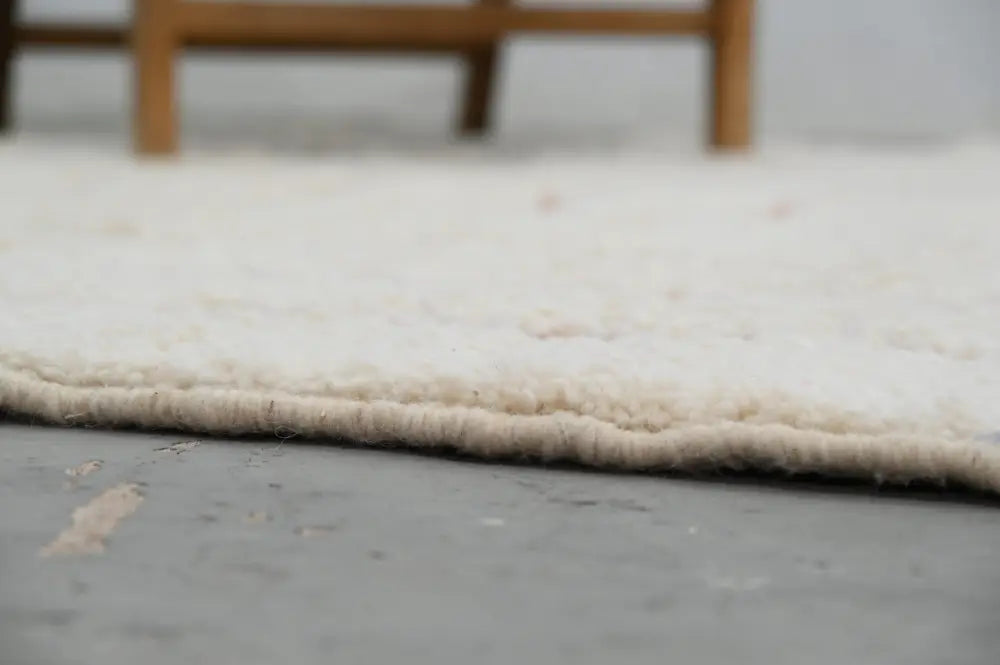 Off-white plush woolen beni ouarain rug with soft textured edge moroccan handmade decorbites 302 x 200 cm