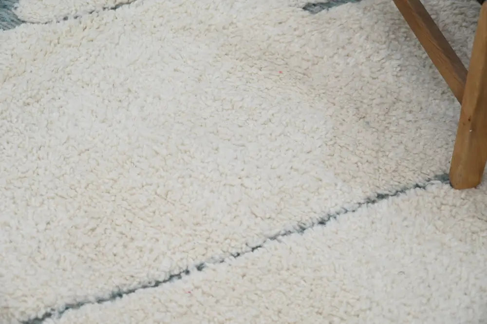 Cream-colored plush shag beni ouarain rug with subtle dark gray geometric border moroccan handmade 305 x 205 cm