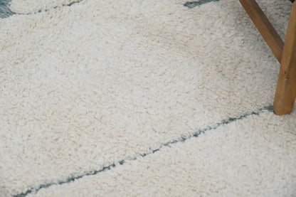 Cream-colored plush shag beni ouarain rug with subtle dark gray geometric border moroccan handmade 305 x 205 cm