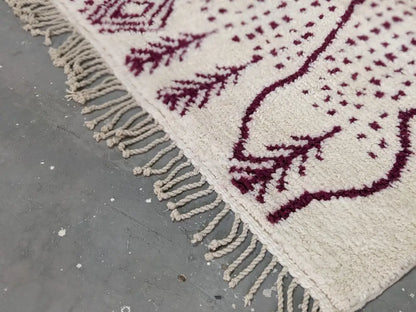 DecorBites™ beni ouarain rug cream with burgundy geometric and leaf patterns and thick fringed edges 307 x 213 cm