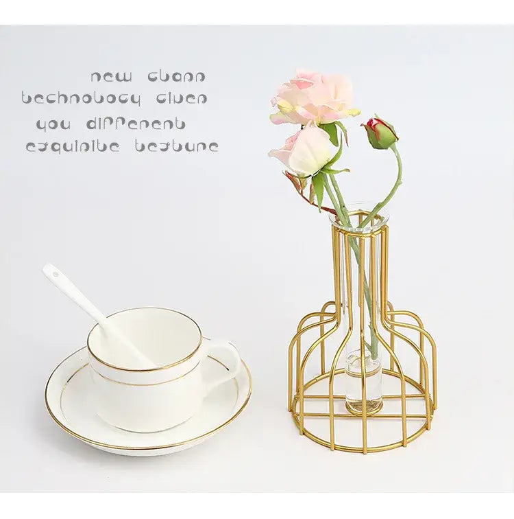 Decorbites™ nordic iron golden hydroponic vase with dried pink and white roses in an iron golden wireframe design