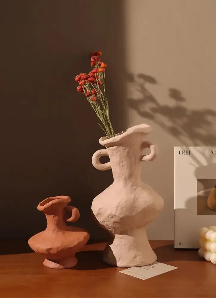 Decorbites™ nordic style ceramic flower pot in off-white with two handles and dried orange flowers