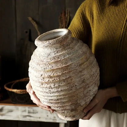DecorBites retro handmade clay vase 21.5cm rustic beige ceramic with horizontal ridges and a slightly chipped rim