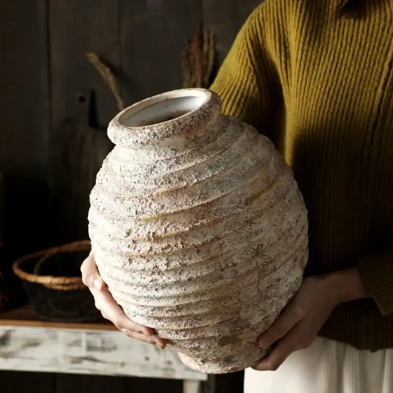 DecorBites retro handmade clay vase 21.5cm rustic beige ceramic with horizontal ridges and a slightly chipped rim