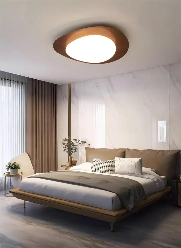 Decorbites™ retro-style ceiling light with a warm brass frame and walnut color for living room use
