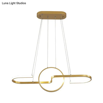 Gold-finished DecorBites™ pendant light with sleek interlocking metal rings for a minimalistic curve dining room design