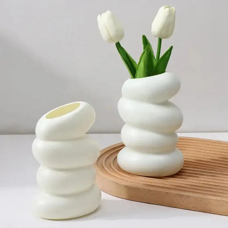 Decorbites™ spiral white vase made of white ceramic with stacked rounded segments and modern sculptural design for home decoration