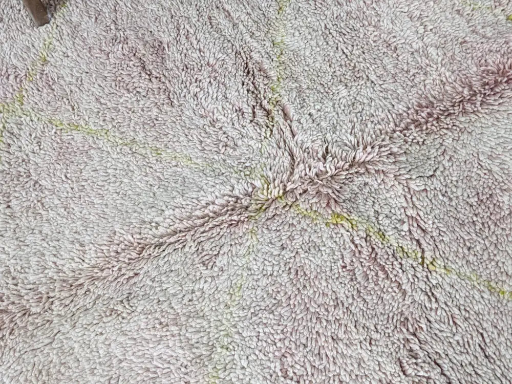 DecorBites™ tapis beni ouarain off-white plush rug with subtle pink and green fading patterns 250 x 154 cm