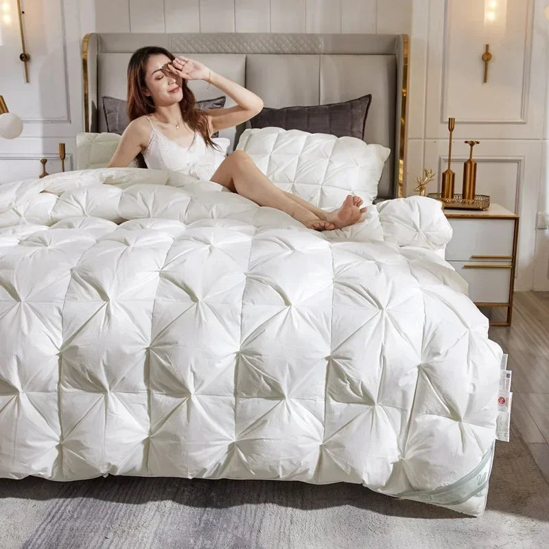 White quilted down duvet with diamond-stitched pattern filled with 95 white goose down for hotel warmth