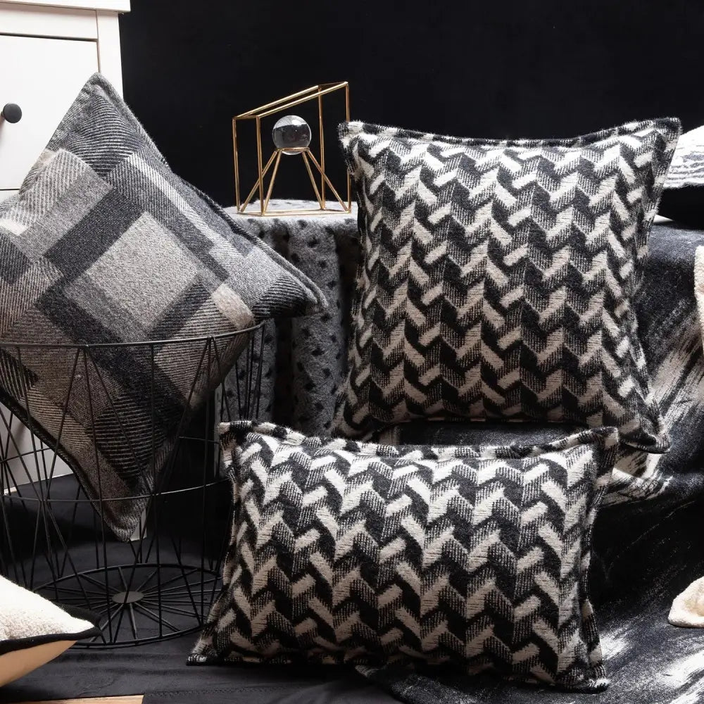 Black and white zigzag pattern french style decor woven fabric pillowcase for living room style decor pillowcase