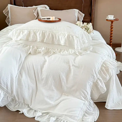 White ruffled double layer crinkle yarn bedding set with delicate lace trim for french vintage bedroom decor