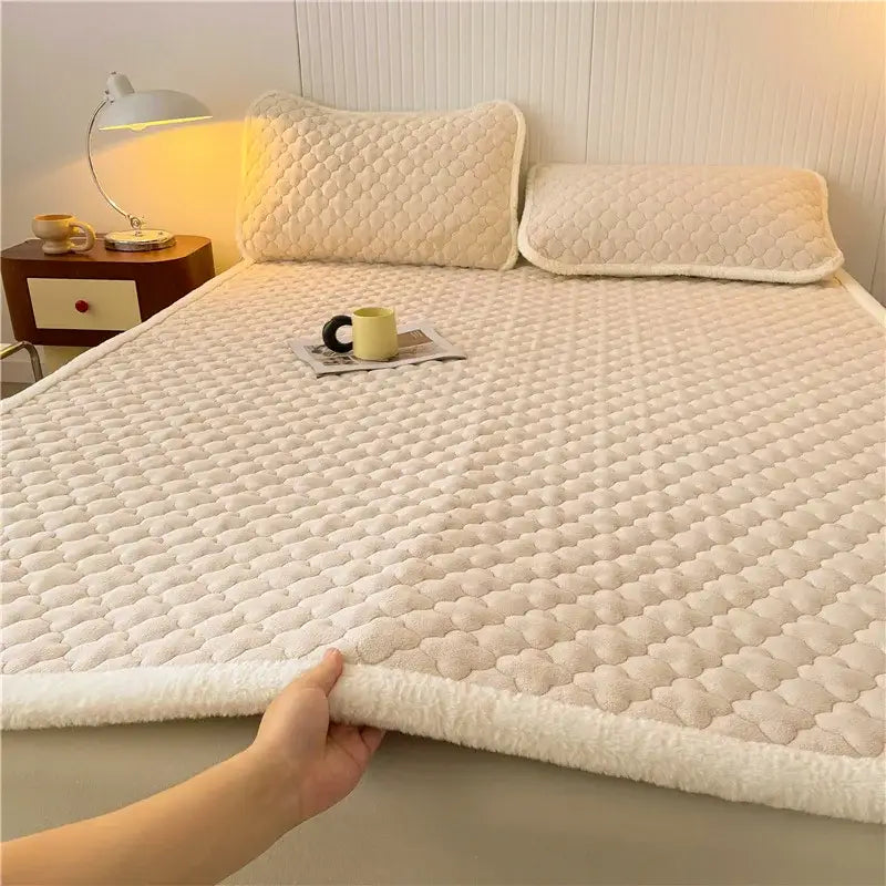 Cream-colored quilted bed pad with soft white border and diamond texture for decorbites antibacterial milk velvet mattress
