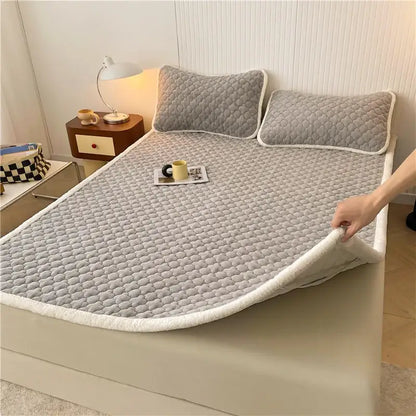 Gray quilted antibacterial milk velvet mattress pad with soft white fleece border for decorbites antibacterial milk use