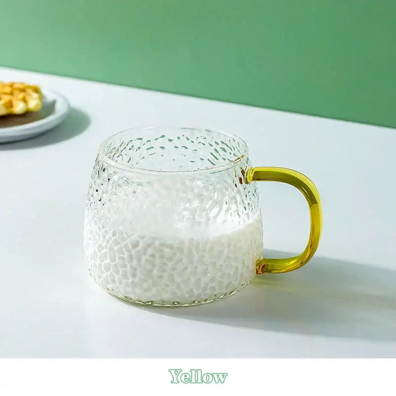 Clear glass mug with 400ml hammer pattern and vibrant yellow handle for colorful kitchen glassware use