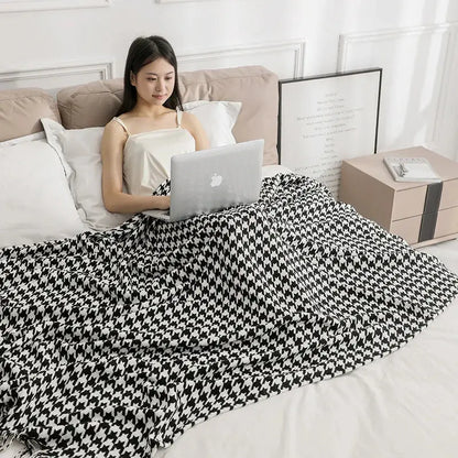 Houndstooth black and white throw blanket with fringed edges decorbites houndstooth throw for living room decor