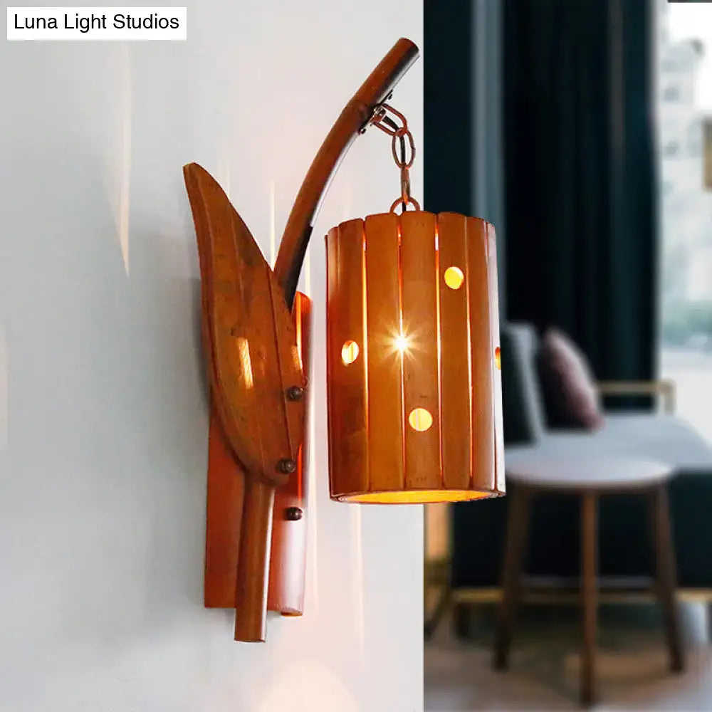 Warm amber-toned lodge style brown wooden wall lamp with leaf-shaped base and 220v-240v led incandescent fluorescent light