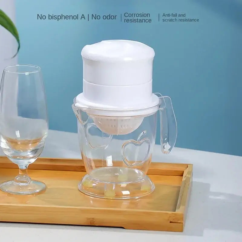 Clear glass fruit juice extractor with apple-shaped handles white plastic lid and integrated juicer decorbites fruit juice