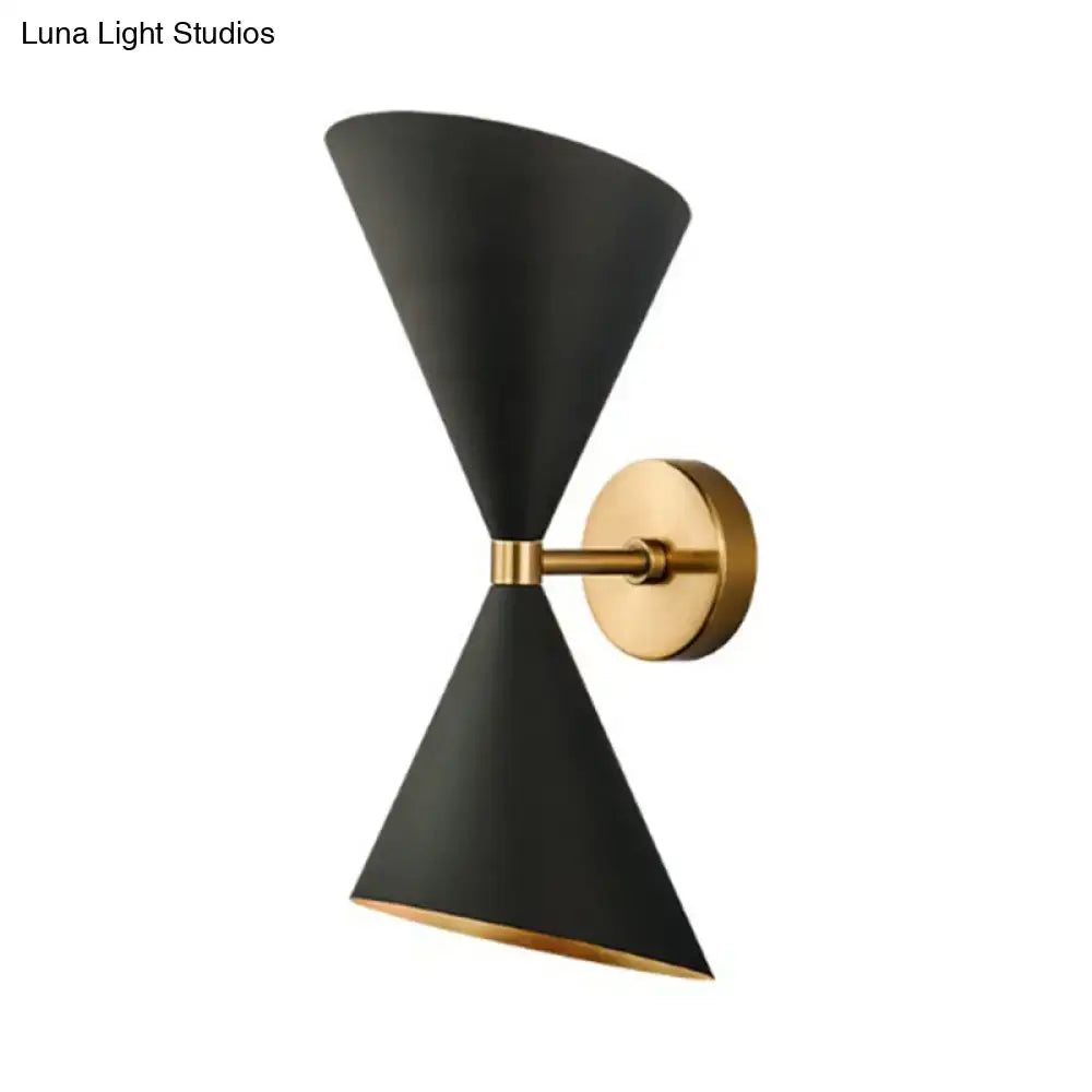 Mid-century black matte wall lamp with gold brass accents and circular mount for living space 220v-240v 110v-120v