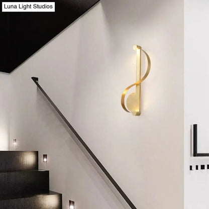 Gold-colored minimalist brass curve led wall sconce with sleek curved design for living room led wall mount