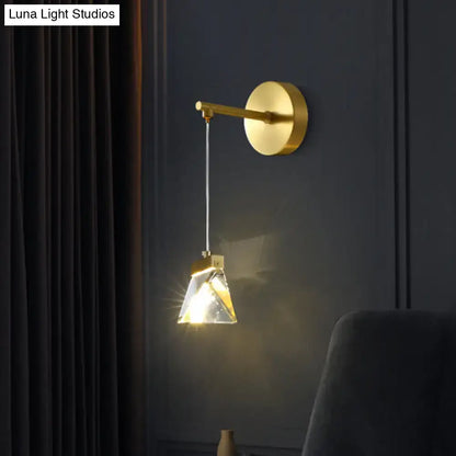 Minimalist gold wall lamp with clear crystal faceted shade designed for bedroom use 220v-240v lighting