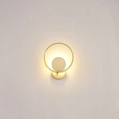 Minimalist gold metal led sconce wall mounted lamp with circular concentric rings and warm lighting for bedroom