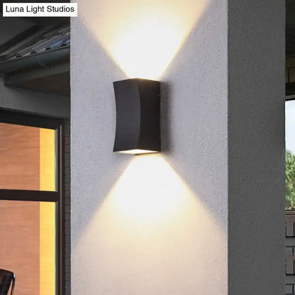 Minimalist metal black curved wall mount sconce with warm light for modern living room lighting