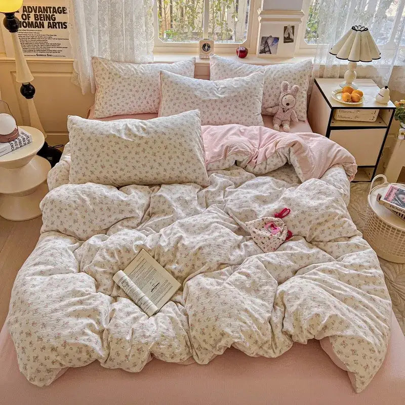 Cozy cream-colored duvet cover set with delicate pastel floral pattern in mint green double layer yarn for bedroom use