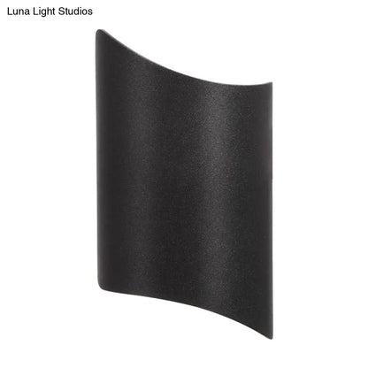 Modern black curved led wall lamp with matte finish and sleek design for outdoor yard lighting