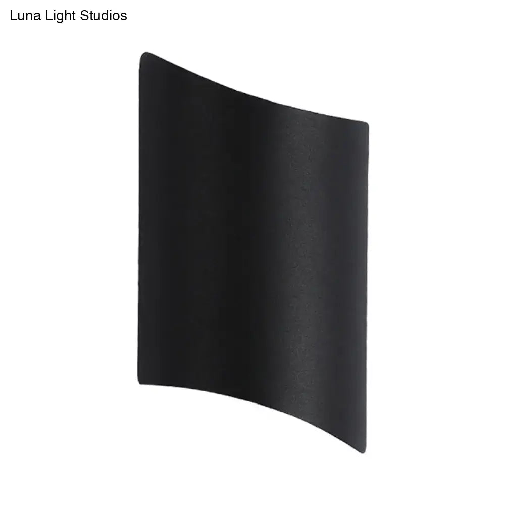 Modern black led outdoor wall sconce with curved minimalist design light fixture for patio lighting