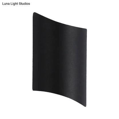 Modern black led outdoor wall sconce with curved minimalist design light fixture for patio lighting