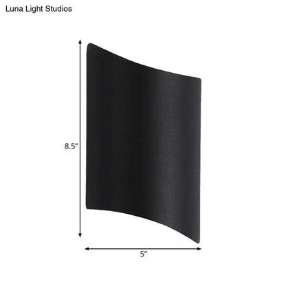 Modern black led outdoor wall sconce with a sleek curved design as a stylish led outdoor wall light fixture