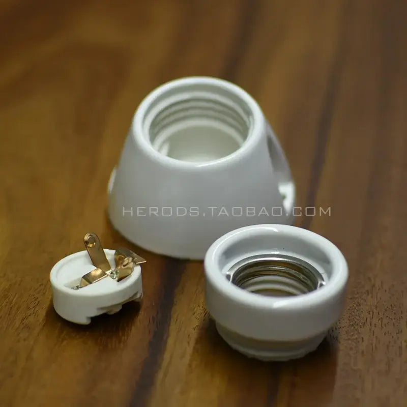 Modern black and white decorbites ceramic e27 lamp bulb holder with white ceramic socket adapters and metallic contacts