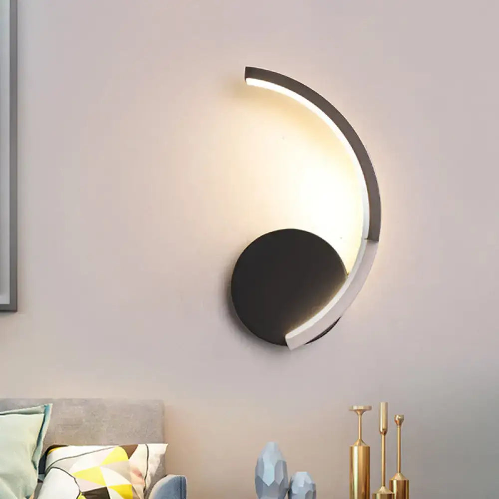 Modern black and white curved wall mounted led sconce emitting warm light compatible with 220v-240v 110v-120v