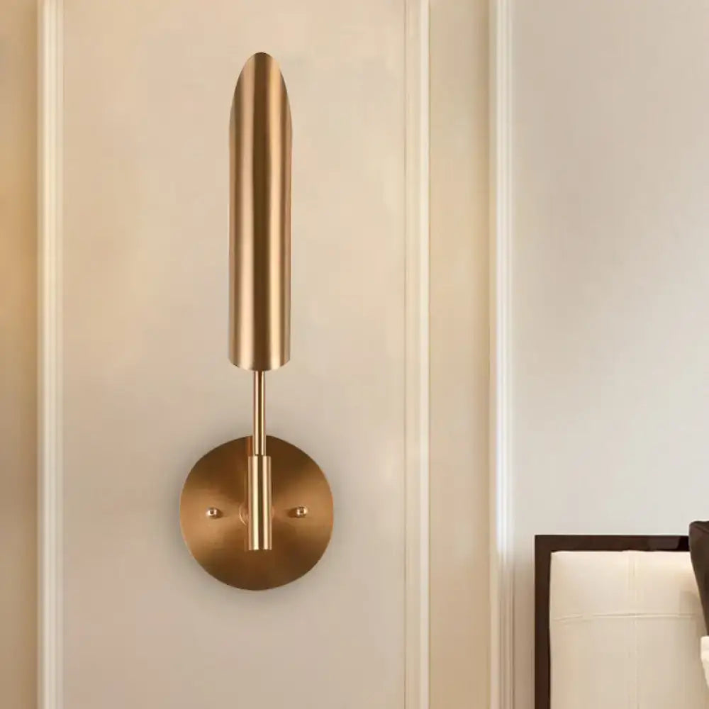 A sleek modern brass finish led wall lamp with a brushed brass finish and cylindrical shade, suitable for 220v-240v 110v-120v use
