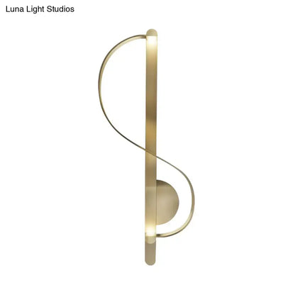 Modern gold s-shape wall lighting fixture with minimalist metal design for living room corner 220v-240v 110v-120v lighting fixture