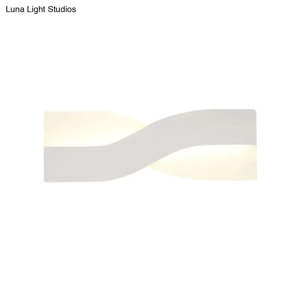 Modern gold twisted led wall lamp with 8in fixture width wave design and soft warm glow for 110v-240v use