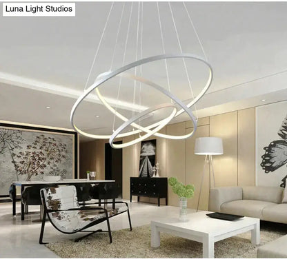 Modern white led pendant lights with interlocking circular rings designed for dining room lighting