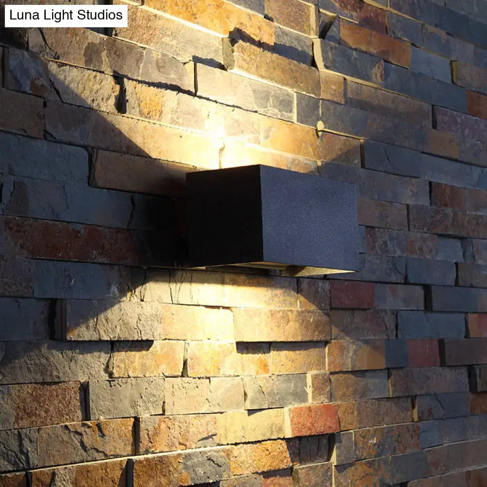 Modern matte black rectangle wall light fixture with 220v-240v 110v-120v compatibility for yard led sconce lighting