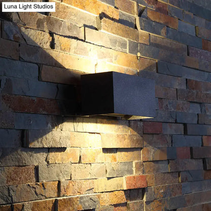 Modern matte black rectangle wall light fixture with 220v-240v 110v-120v compatibility for yard led sconce lighting