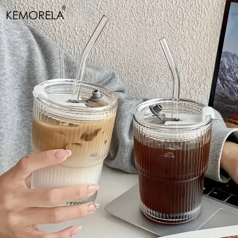 Modern clear ribbed stripe glass cups with transparent lids and glass straws branded kemorela for kitchen use