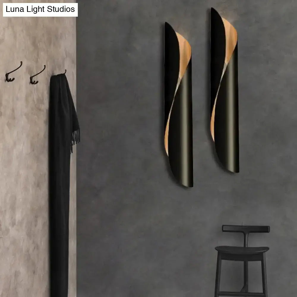 Modern twisted black and gold wall lamp sconce with sleek curved design suitable for 110v-120v use in bedrooms