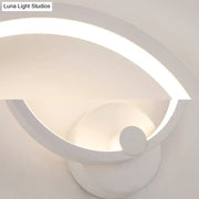 Modern white curved led wall lamp with sleek design and integrated lighting for bedroom light type wall lamp bulb base