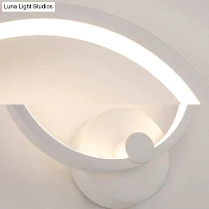 Modern white curved led wall lamp with sleek design and integrated lighting for bedroom light type wall lamp bulb base
