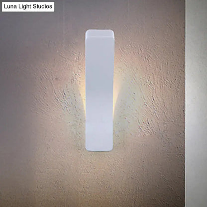 Modern white minimalist led wall light with sleek rectangular design suitable for 110v-120v and 220v-240v use