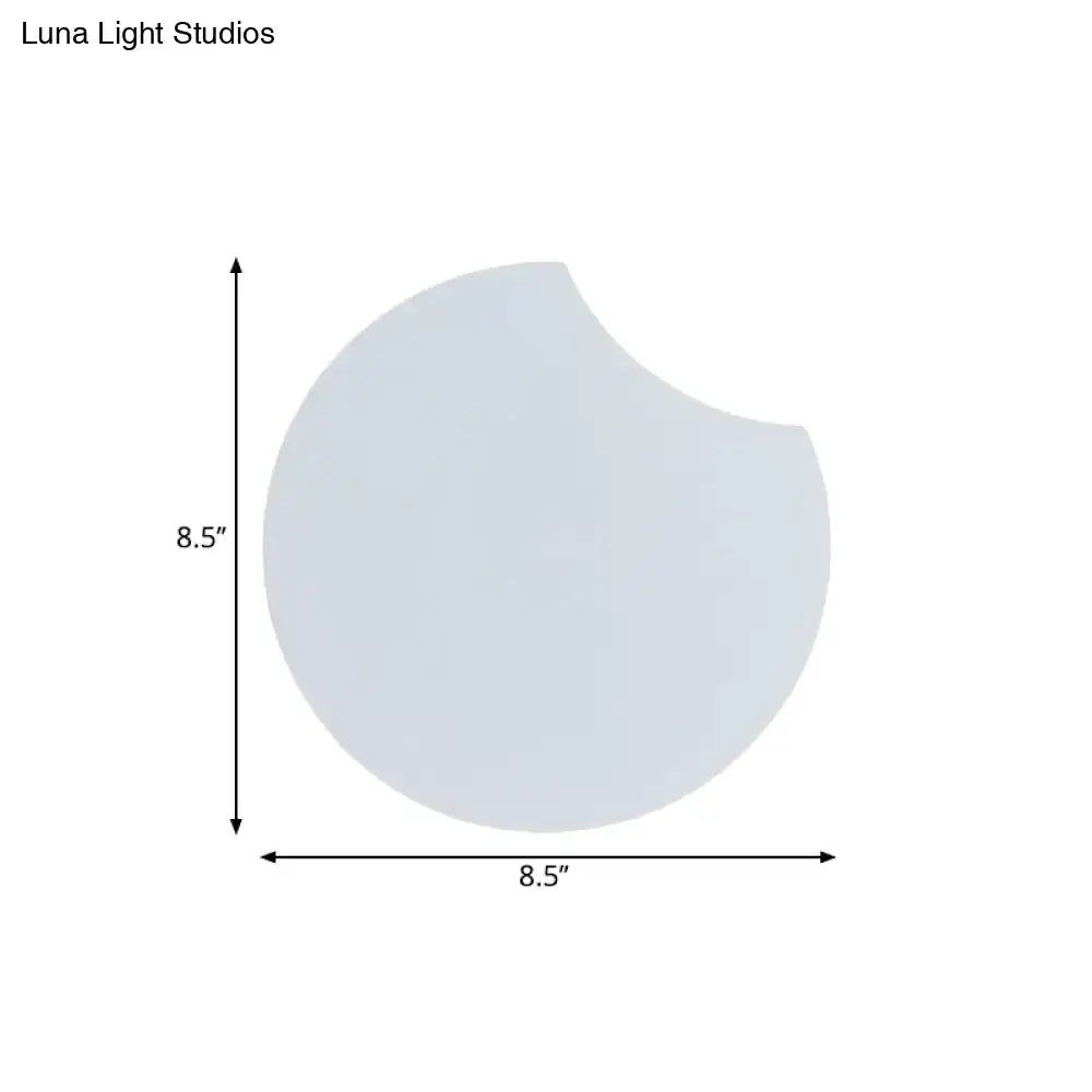 Modernist gray circular wall mount light with 8.5-inch diameter placemat and smooth matte finish mount light design