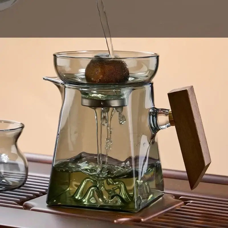 Clear glass tea cup set with wooden handle built-in strainer and embossed mountain design for dining room use