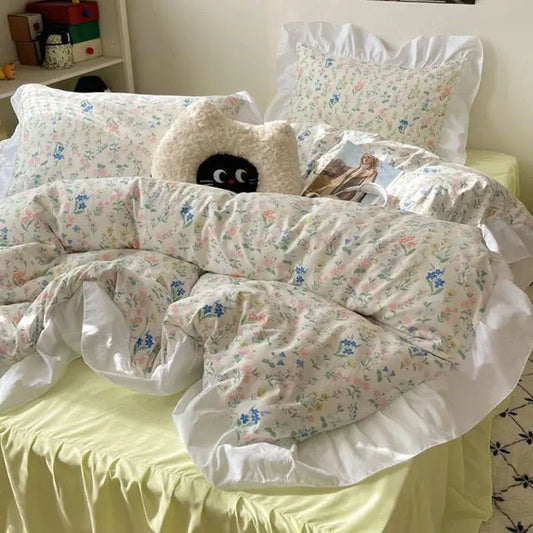 Floral-patterned pastel bedding set with delicate ruffled edges featuring decorbites korean lace bedding design