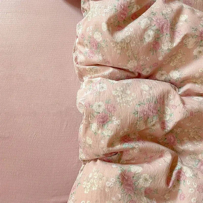 Soft pink floral double layer yarn bedspread set with delicate rose and white blossoms for bedroom bedding